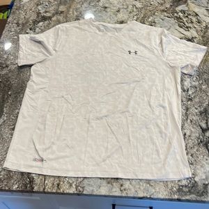 Men’s under armor, heat gear T-shirt